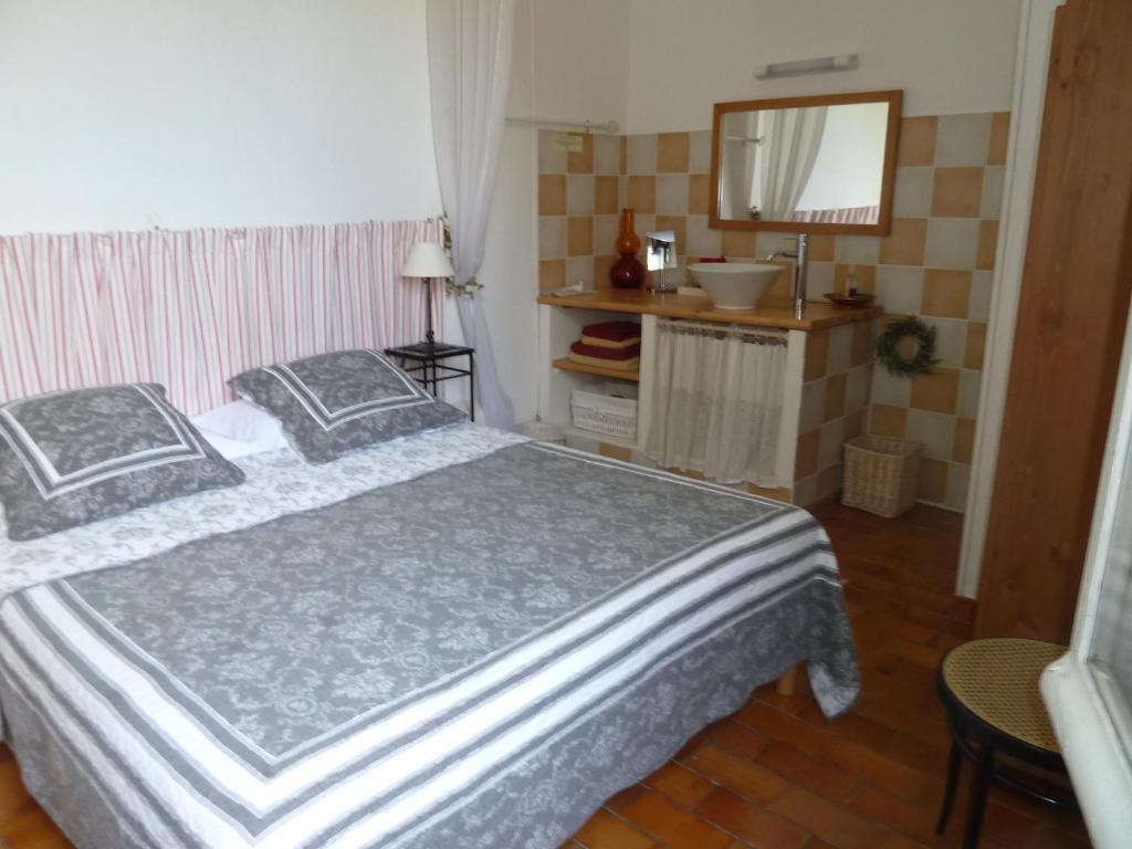 Mas De Valiguiere Hotel Saze  Szoba fotó