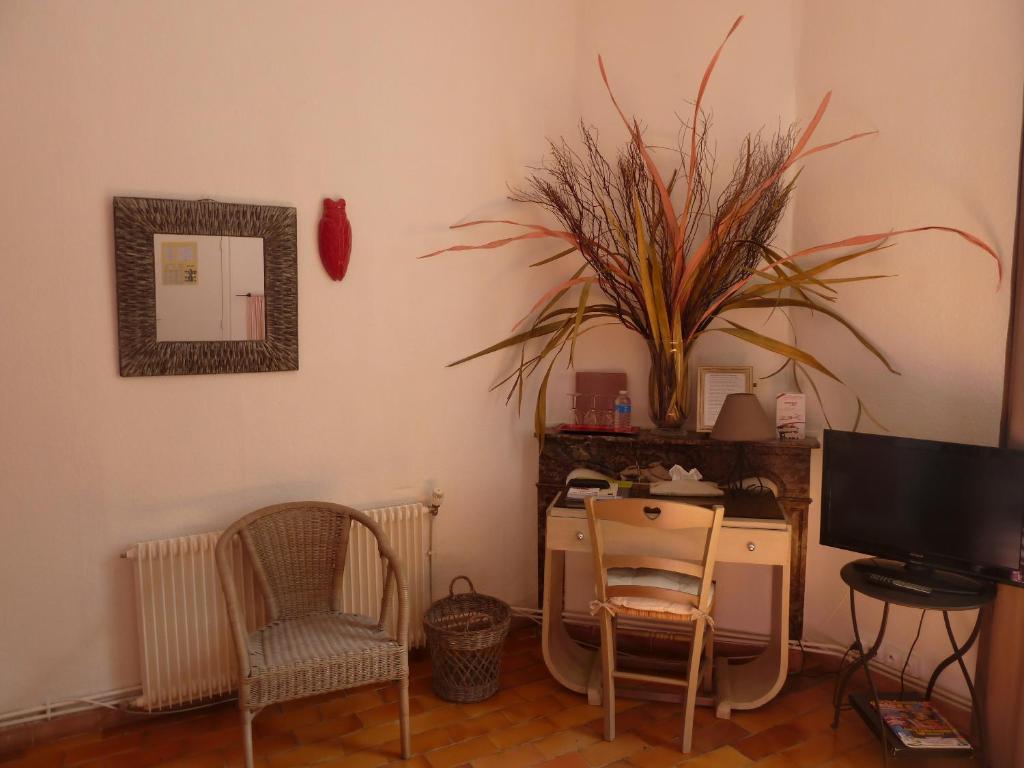 Mas De Valiguiere Hotel Saze  Szoba fotó